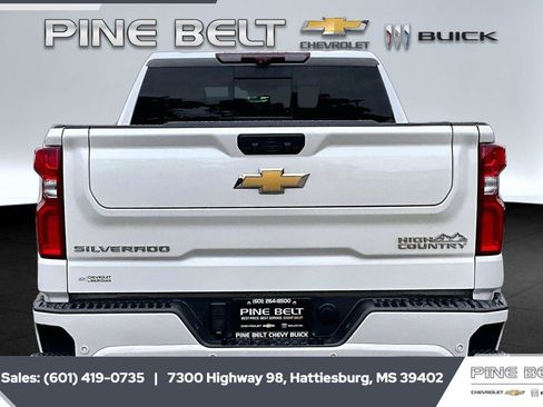 Used 2024 Chevrolet Silverado 1500 High Country w/ Technology Package AWD/4WD image 4