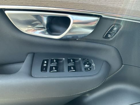 Used 2025 Volvo XC90 B6 Plus image 8