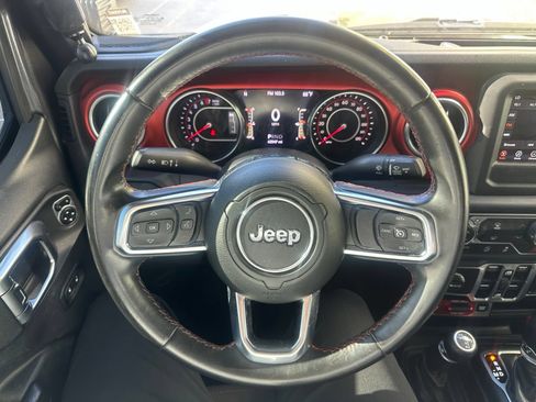 Used 2018 Jeep Wrangler Unlimited Rubicon AWD/4WD image 3