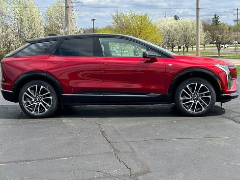 New 2026 Cadillac Optiq Sport 1 w/ LPO, Floor Liner Package AWD/4WD image 39