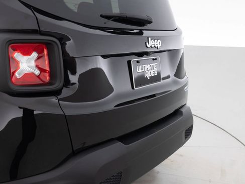 Used 2016 Jeep Renegade Latitude FWD image 16
