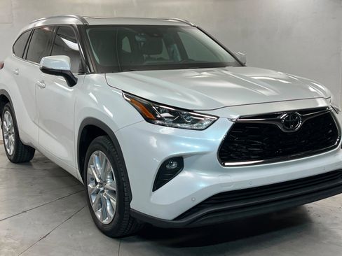 Used 2022 Toyota Highlander Limited FWD image 8
