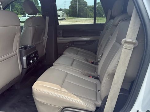 Used 2019 Ford Expedition XLT w/ Equipment Group 202A RWD image 15