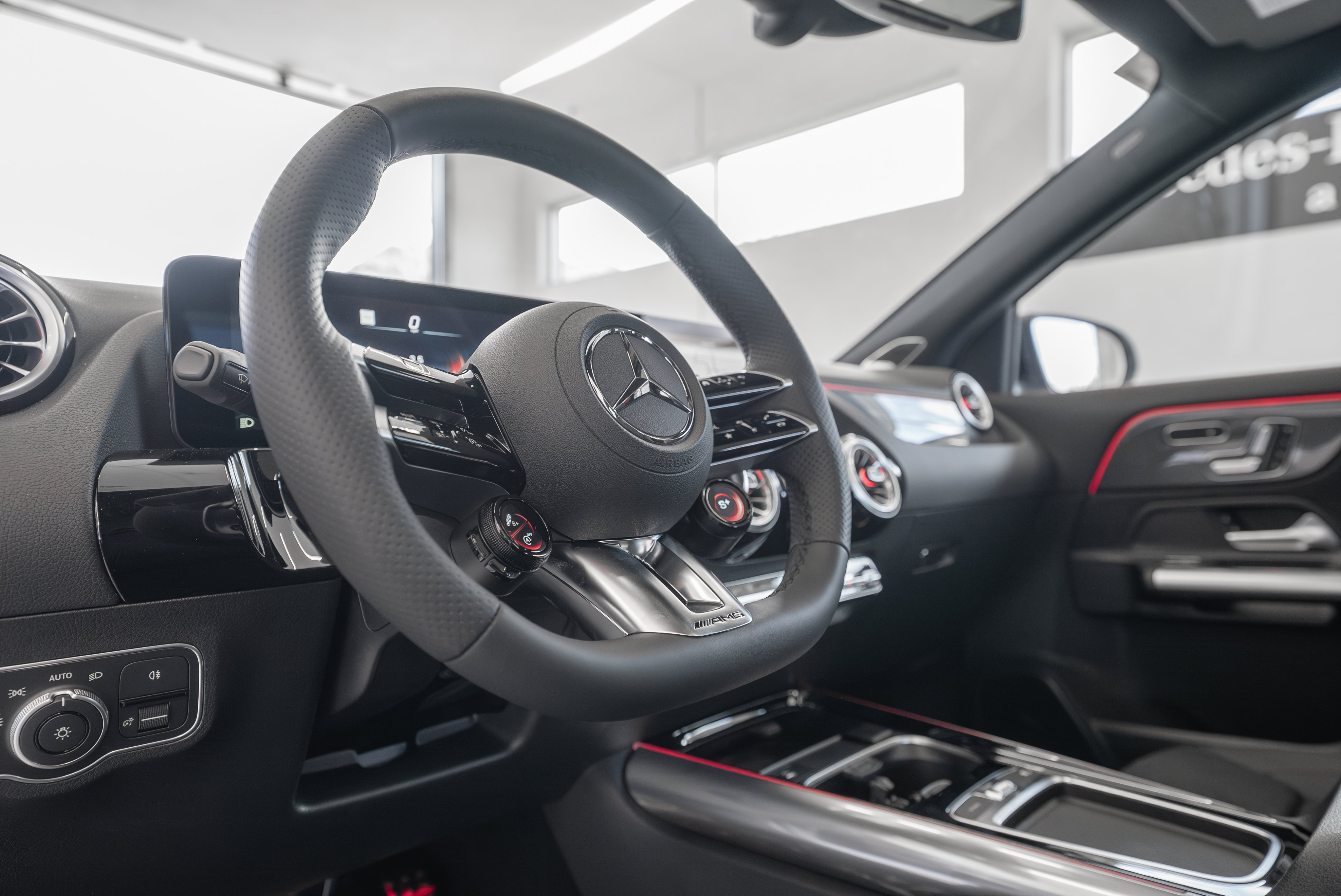 Used 2025 Mercedes-Benz GLA 35 AMG 4MATIC image 7