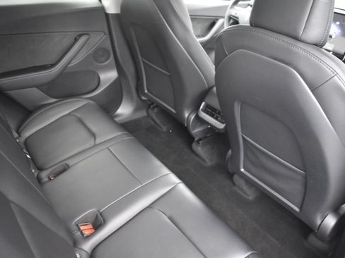Used 2022 Tesla Model Y Long Range AWD/4WD image 22