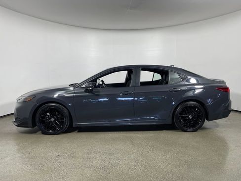 Used 2025 Toyota Camry SE FWD image 6