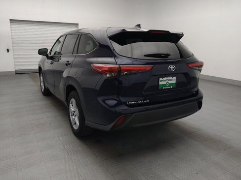 Used 2021 Toyota Highlander LE FWD image 5