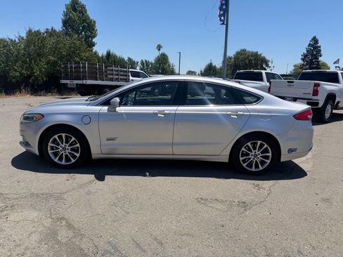 Used 2018 Ford Fusion Energi SE FWD image 2