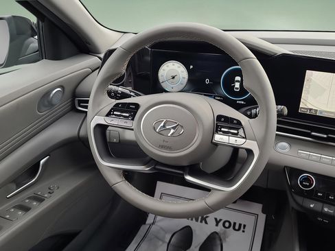 Used 2023 Hyundai Elantra SEL w/ Convenience Package FWD image 12