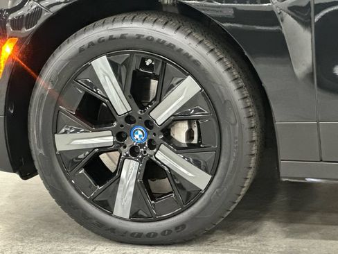 Used 2024 BMW iX xDrive50 AWD/4WD image 35