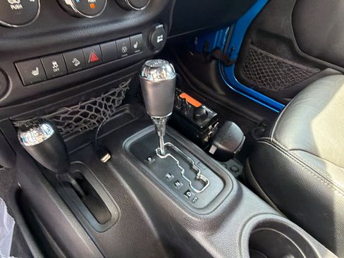 Used 2016 Jeep Wrangler Unlimited Rubicon AWD/4WD image 32