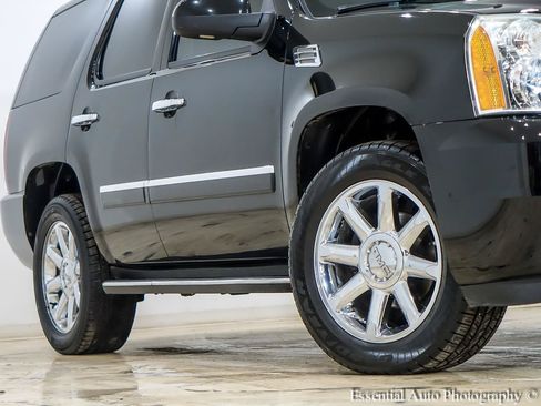 Used 2009 GMC Yukon Denali AWD/4WD image 4