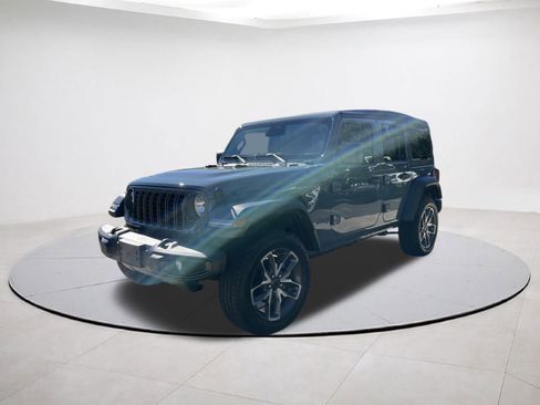 Used 2025 Jeep Wrangler Sport S w/ Convenience Group image 3