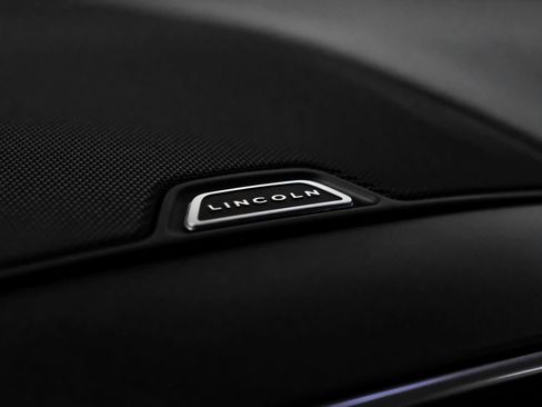 Used 2019 Lincoln Nautilus Select image 20