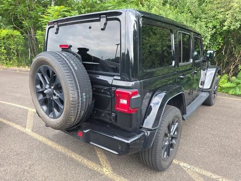 Used 2022 Jeep Wrangler Unlimited Sahara AWD/4WD image 4