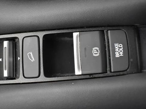Used 2025 Honda HR-V LX image 32