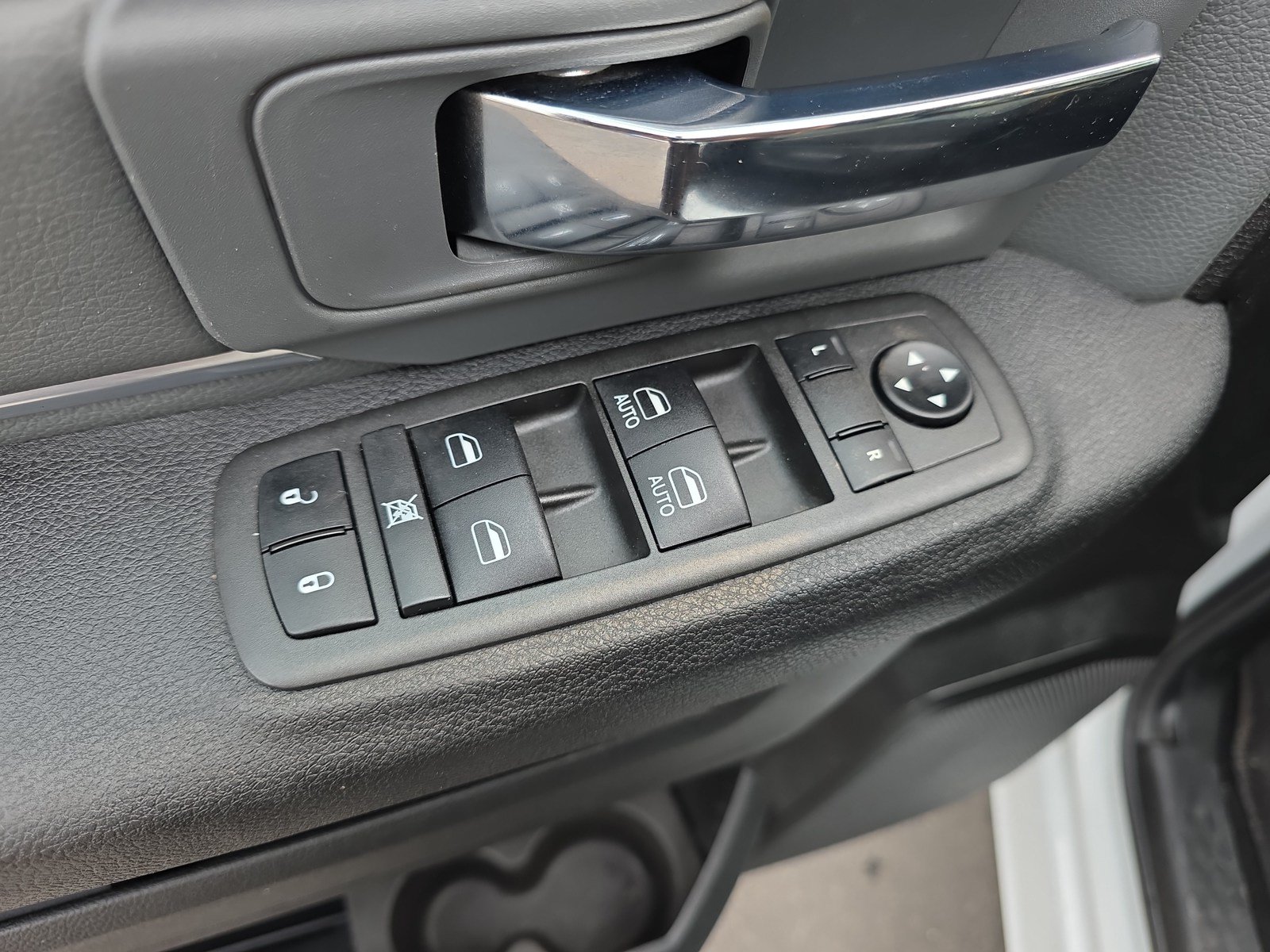 Used 2022 RAM 1500 Classic SLT w/ Electronics Group AWD/4WD image 12