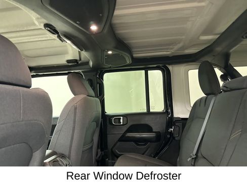 Used 2025 Jeep Wrangler Unlimited Sahara image 27