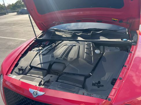 Used 2019 Bentley Bentayga image 25