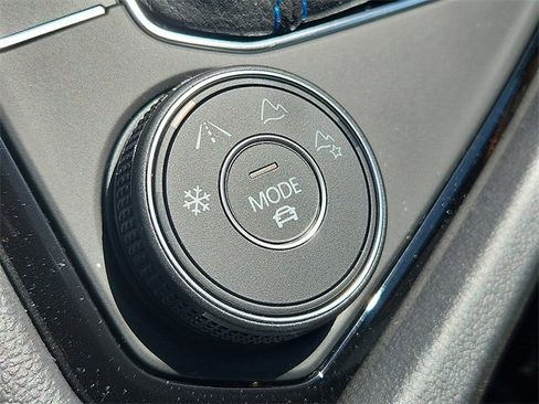 New 2024 Volkswagen Taos SE image 13