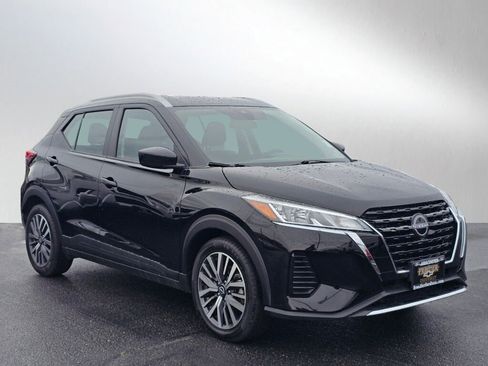 Used 2024 Nissan Kicks SV image 1