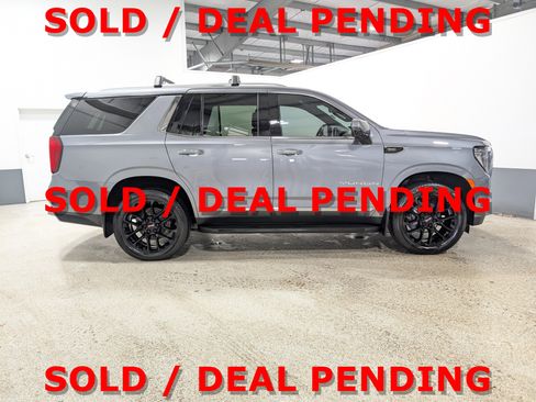 Used 2022 GMC Yukon SLT w/ SLT Premium Package image 2