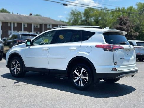 Used 2018 Toyota RAV4 XLE AWD/4WD image 3