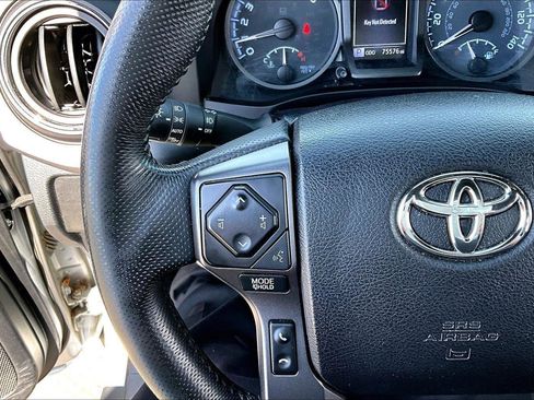 Used 2022 Toyota Tacoma TRD Sport image 18