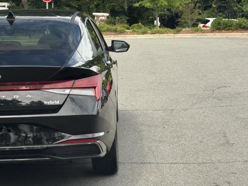 Used 2023 Hyundai Elantra Limited w/ Cargo Package image 10