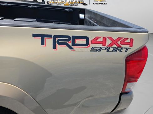 Used 2016 Toyota Tacoma TRD Sport image 33
