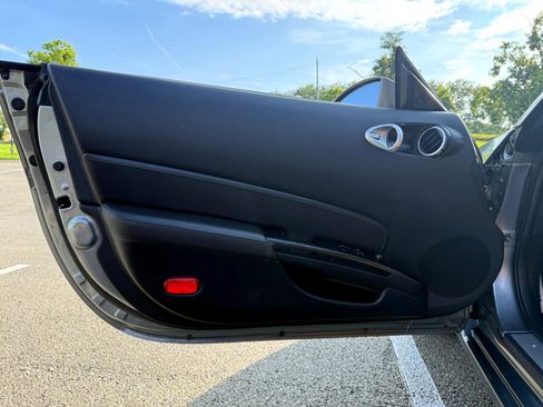 Used 2006 Nissan 350Z Track w/ (N93) Cargo Convenience Pkg image 21