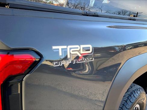 Used 2024 Toyota Tacoma TRD Off-Road image 9