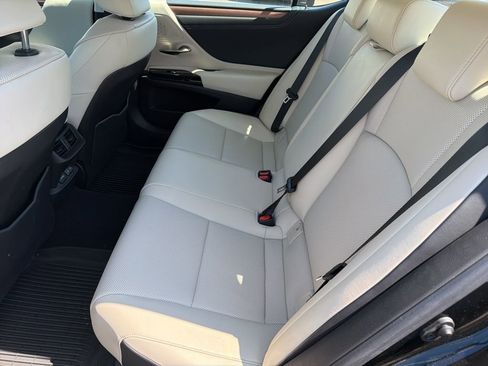 Used 2025 Lexus ES 350 w/ Premium Package image 10