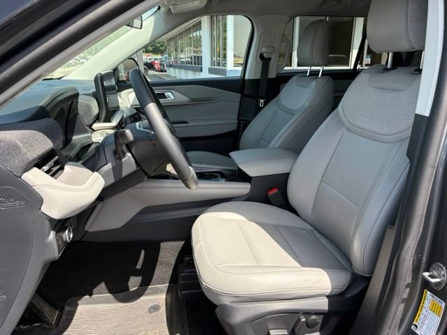 Used 2025 Ford Explorer Active w/ Active Comfort Package AWD/4WD image 22