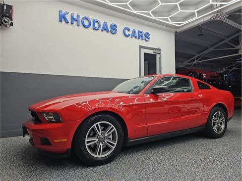 Used 2012 Ford Mustang Premium RWD image 2