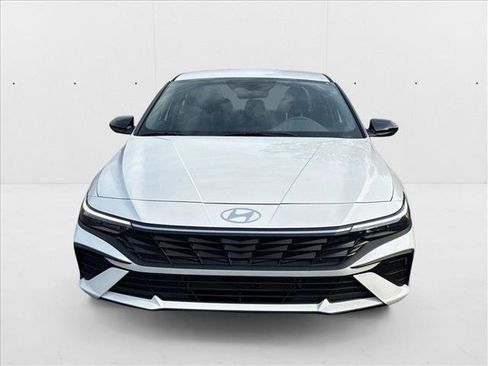 New 2025 Hyundai Elantra SEL image 6