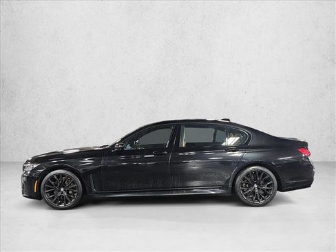 Used 2022 BMW 740i w/ M Sport Package image 8