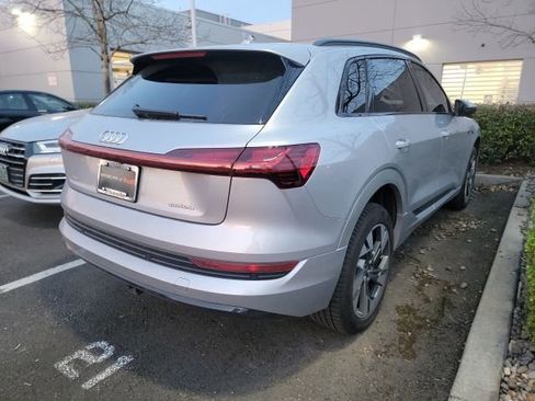 Used 2021 Audi e-tron Premium w/ Convenience Plus Package image 2