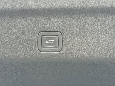 Used 2025 GMC Yukon XL AT4 w/ AT4 Premium Package image 13