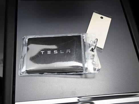 Used 2025 Tesla Model 3 Long Range image 16