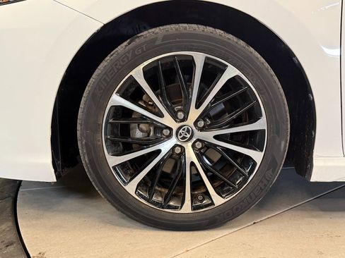 Used 2018 Toyota Camry SE w/ Moonroof Package image 25