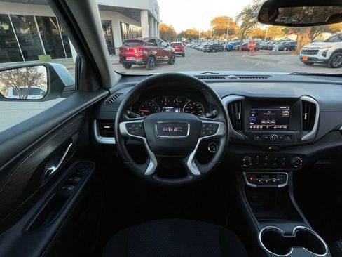 Used 2024 GMC Terrain SLE image 11