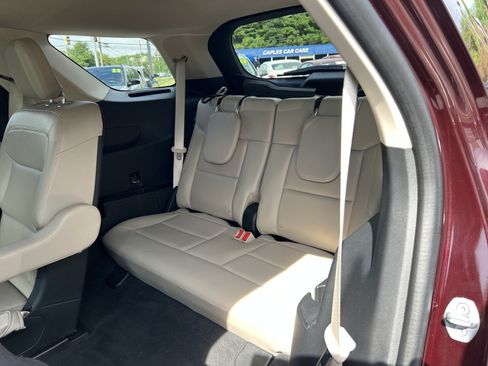 Used 2022 Ford Explorer XLT w/ Equipment Group 202A AWD/4WD image 24