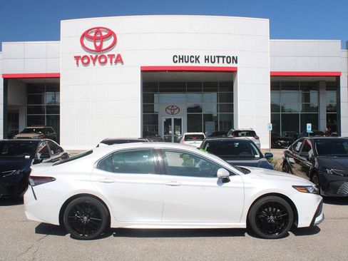 Used 2023 Toyota Camry XSE image 1