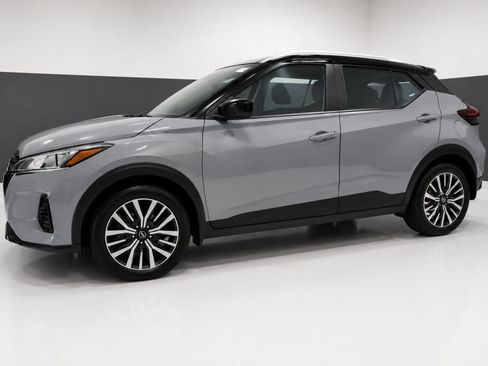Certified 2023 Nissan Kicks SV FWD image 2