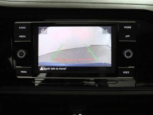 Used 2024 Volkswagen Jetta SE w/ Panoramic Sunroof Package image 19