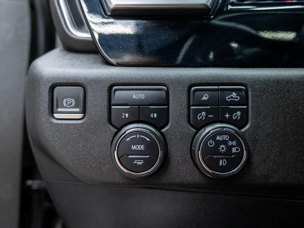 Used 2023 Chevrolet Silverado 1500 LTZ w/ LTZ Premium Package AWD/4WD image 40