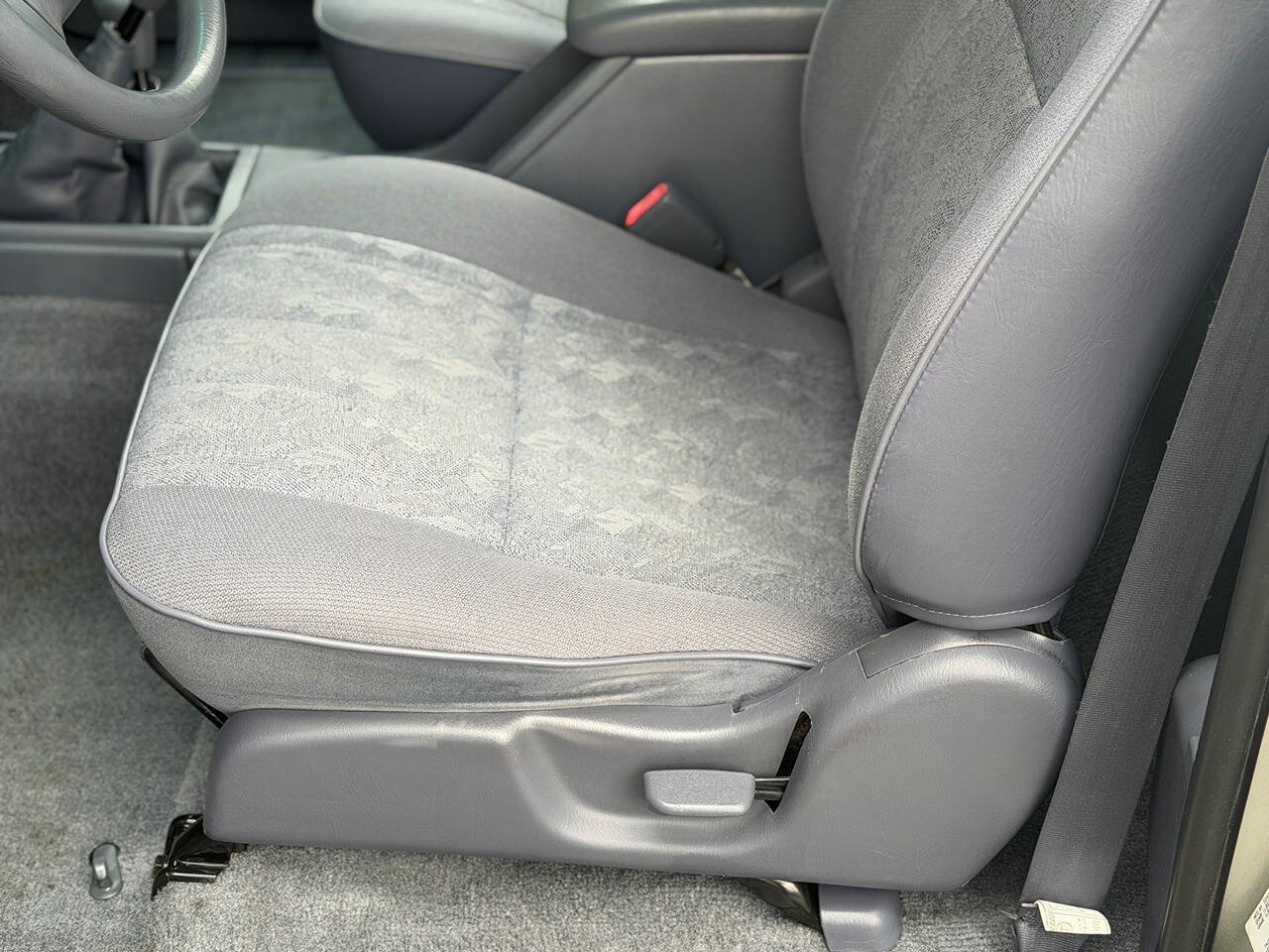 Used 2000 Toyota Tacoma 4x4 Regular Cab image 35