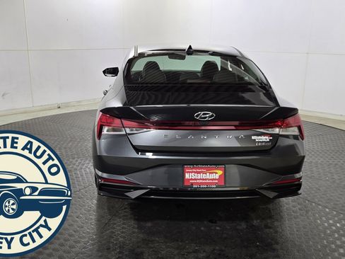 Used 2023 Hyundai Elantra Limited w/ Preferred Accessory Package image 6