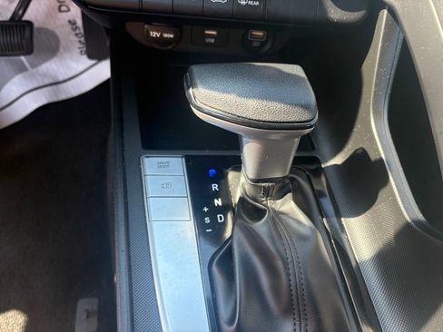 Used 2023 Hyundai Elantra SE FWD image 20